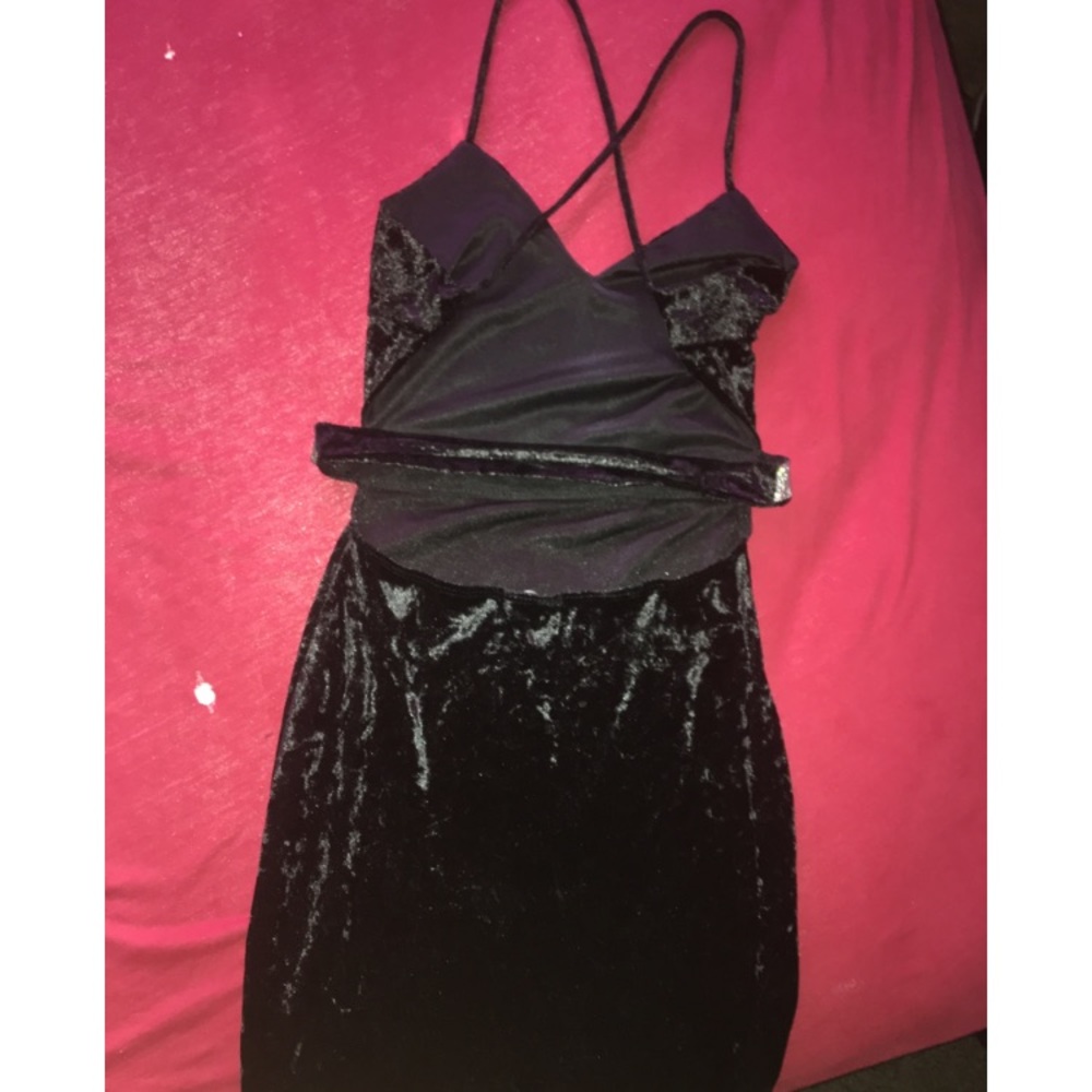 Dresses - Picture 4 of 7